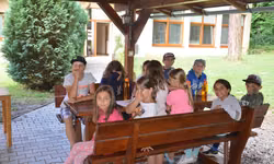 Pozorne si premyslíme, čo na našu vlajku nakreslíme.