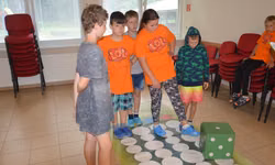 Keď hodíme kockou, tak najskôr musíme uhádnuť otázku ohľadom separovania, až potom sa môžeme posunúť ďalej.