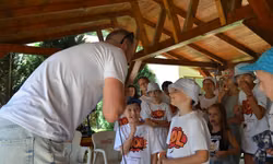 Chlapci si myslia, že už vedia správnu odpoveď.