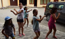 Dievčatá sú vdačné, že v tábore vylepšia svoje tanečné schopnosti.