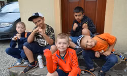 Naši chlapci spolu vymýšľali rôzne zábavky.