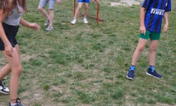 V našom tábore sa na futbale nedajú zahanbiť ani dievčatá.