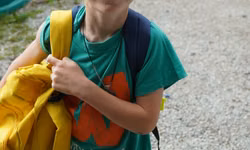 Lenka sa teší na to, ako bude všetky príhody z tábora rozprávať svojej babke.