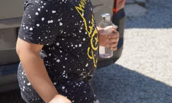 Nathan sa snaží zozbierať najviac indícií.