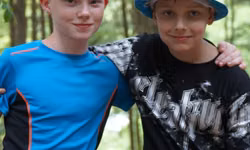 Šimonko a Jakubko sa v tábore stali dobrými kamarátmi.