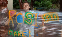 Niko vytvoril takéto perfektné grafity.