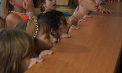 Na diskobare si môžeme objednať rôzne limonády.