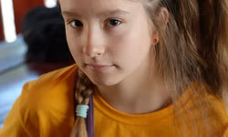 Ešte si nechávame robiť účesy do autobusu.