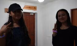 Timejka a Lia sú v tábore najlepšie kamošky.