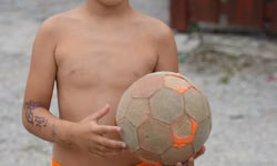 Tomášova obľúbená aktivita je samozrejme futbal.