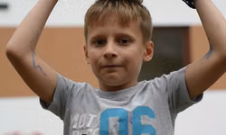 Tu sa s loptou chodí na hlave. Vedeli ste?