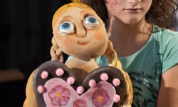 Kika chce byť celebrita, tak načuchla aj do hereckého prostredia.